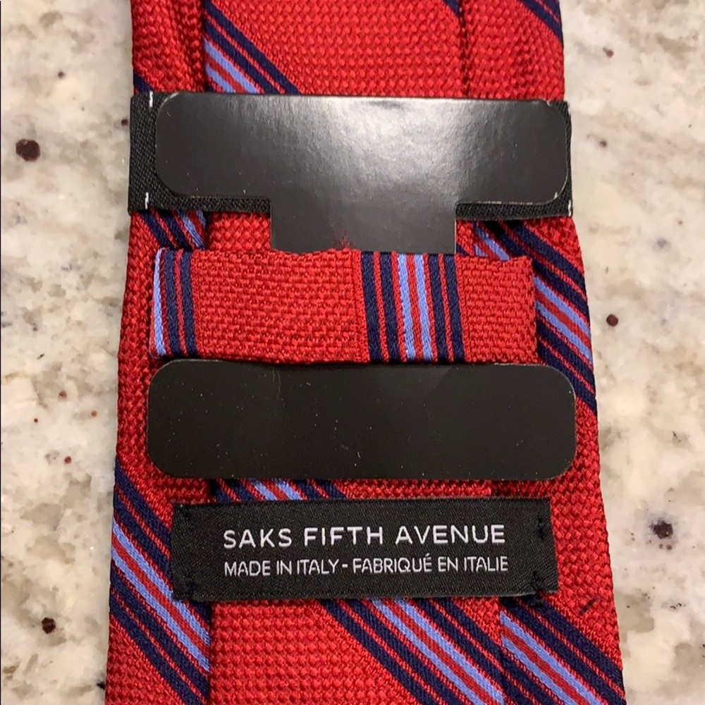 Saks Fifth Avenue tie - NEW - Picture 2 of 3